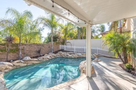 Minutes to Wineries Outdoor Oasis Pool Table in Murrieta, USA