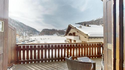 Apartment with Mountain View image 7