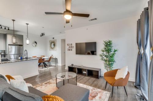 Elegant 1BR with resort style pool near The Domain in 帕克