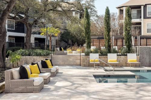 Elegant 1BR with resort style pool near The Domain in 帕克