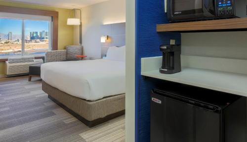 Holiday Inn Express Las Vegas Stadium Area, an IHG Hotel