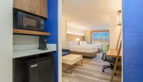 Holiday Inn Express Las Vegas Stadium Area, an IHG Hotel