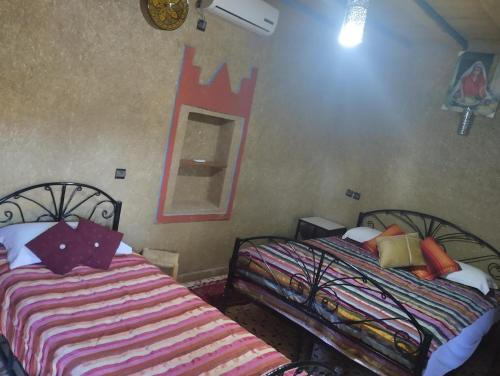 1 double bed, 2 twin beds