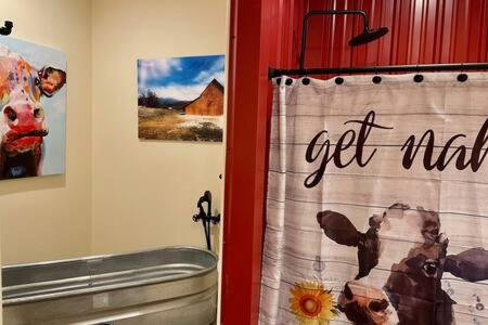 Crazy Cow Private HOT TUB BBQ Sleeps 2 in Ahwahnee (CA)
