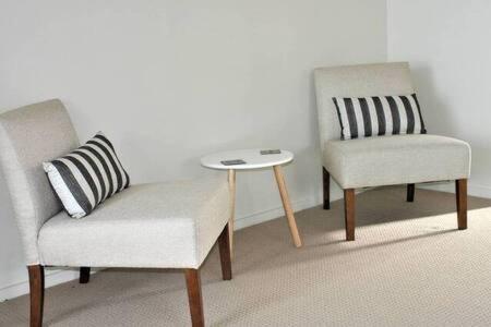 Hidden Bay Retreat-5 Bed- 15min to Hobart