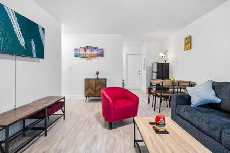 Huge 1 bed newly renovated free parking in Miami, USA