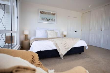 River View Holiday House Sleeps 8 10min to CBD