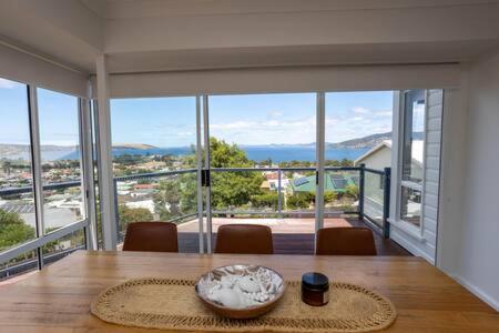 River View Holiday House Sleeps 8 10min to CBD