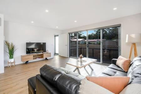 Modern Townhouse in the Bay 500m to beach - Hobart