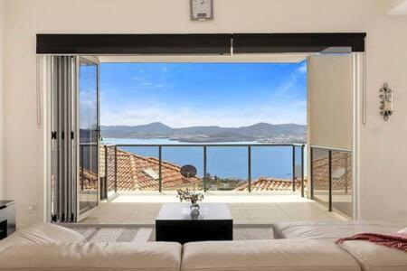 The View Sandy Bay 5 bedroom, Hobart