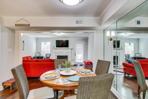 Comfy Augusta Condo with Deck about 4 Mi to Olde Town in Augusta, USA
