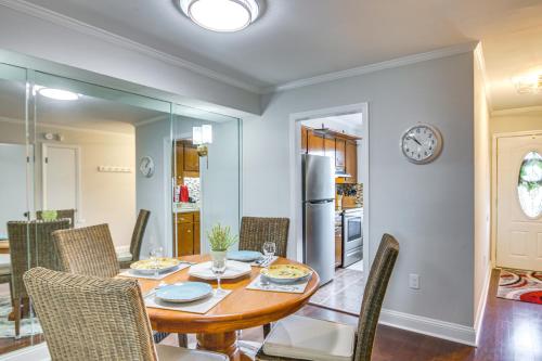 Comfy Augusta Condo with Deck about 4 Mi to Olde Town in Augusta, USA