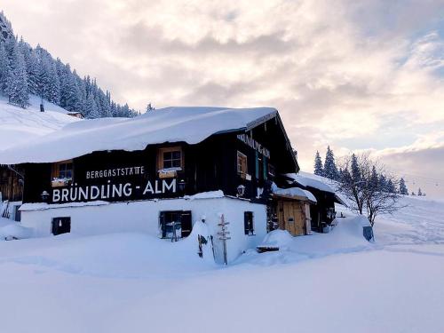 Bründling-Alm Berggasthof auf 1167m auf dem Hochfelln in Bergen, Deutschland