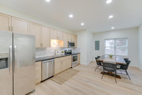 St Clair Apartment - Walk to River and Boardwalk! in Marysville, USA