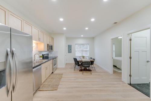 St Clair Apartment - Walk to River and Boardwalk! in Marysville, USA