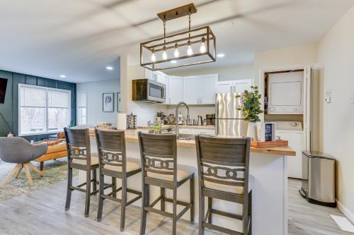 East Stroudsburg Townhouse Less Than 1 Mi to Ski Area! in East Stroudsburg, USA