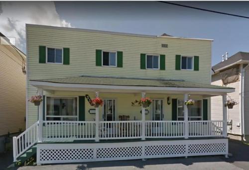 . Simply Suite - Cornwall Village