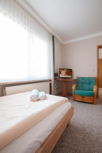 2 bedrooms, 3 beds