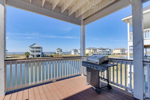 Galveston Home with Decks and Views, Walk to Beaches!