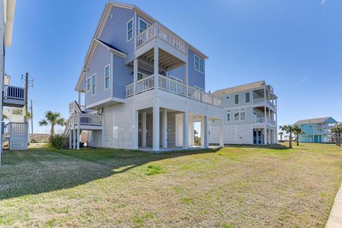 Galveston Home with Decks and Views, Walk to Beaches!