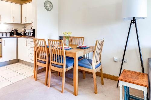 مطبخ, Entire 2 Bed Flat Contractors Families and Relocators in Ware