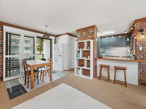 Pleasant View Unit 4 Kings Beach QLD - image 4