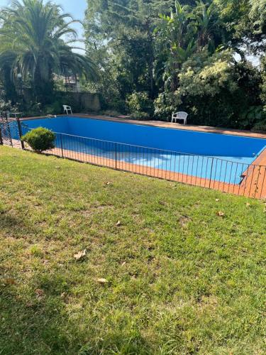 Departamento Ocre con gran jardín (Departamento Ocre con gran jardin) in ซาน อีซีโดร