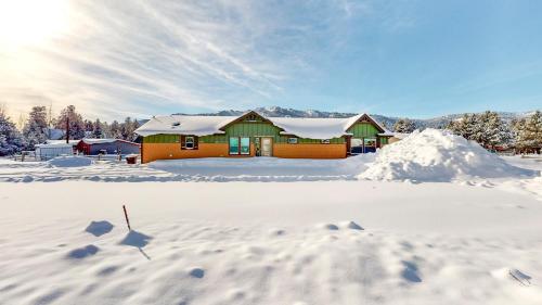 New! Grand Manor - Close to Tamarack and Lake Cascade - Pet friendly - fenced yard - trailer parking - image 5