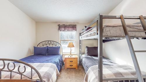 New! Grand Manor - Close to Tamarack and Lake Cascade - Pet friendly - fenced yard - trailer parking - image 2
