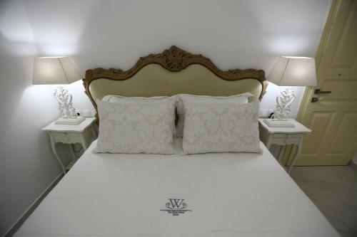 The White Suites – Adamantas