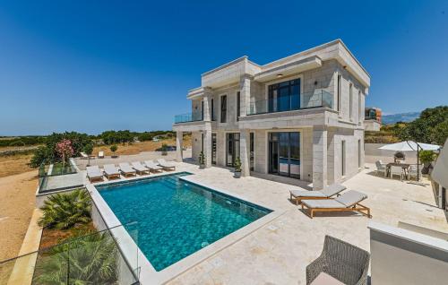 5 Bedroom Stunning Home In Novalja
