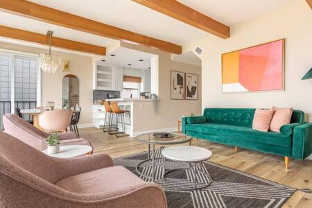 Ocean View 3 bedroom Manhattan Beach Parking in Manhattan Beach, USA