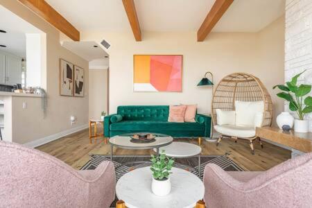 Ocean View 3 bedroom Manhattan Beach Parking in Manhattan Beach, USA