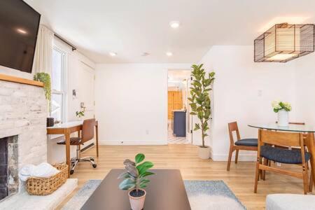 Calm Coastal Retreat for 2 New 1Bd Manhattan Beach in Manhattan Beach, USA