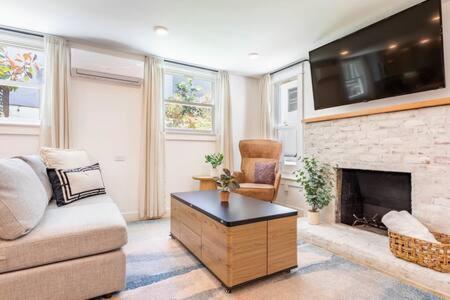 Calm Coastal Retreat for 2 New 1Bd Manhattan Beach in Manhattan Beach, USA