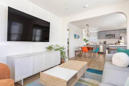 Beach Oasis for Families 2 Bd 1Ba Manhattan Beach