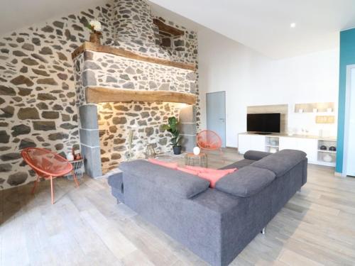 Maison de charme avec balcon, proche de Salers et Puy Mary, équipements modernes, parking privé. - FR-1-742-533 gîte à louer Anglards-de-Salers