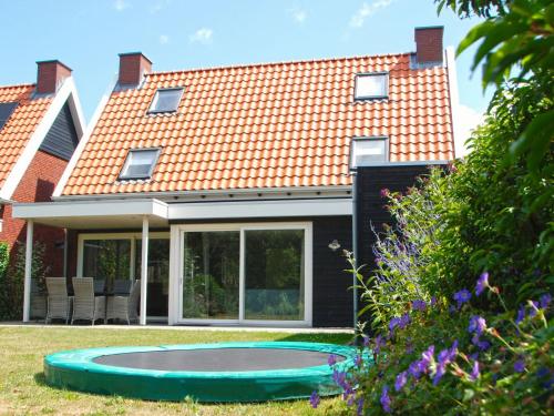 Garden-View Holiday Home in Colijnsplaat near Centre - image 5