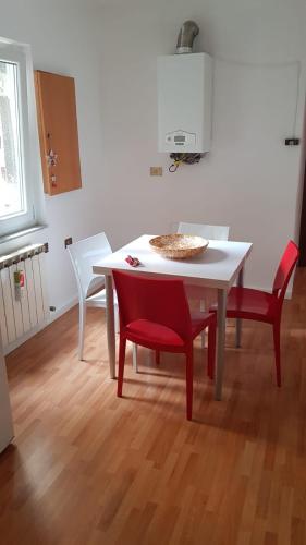 One-Bedroom Apartment image 3