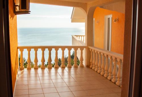 Snezna Kraljica in Sutomore