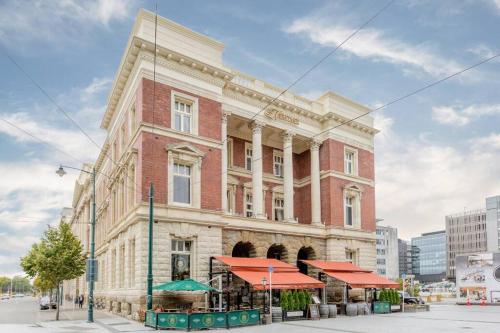 Historic Apartment - Cathedral Square CBD