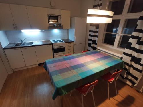 keittiö, Beautiful 2 Bed Apartment Sauna Facility in Kotka in Kotka