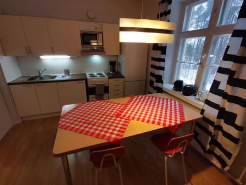 keittiö, Beautiful 2 Bed Apartment Sauna Facility in Kotka in Kotka