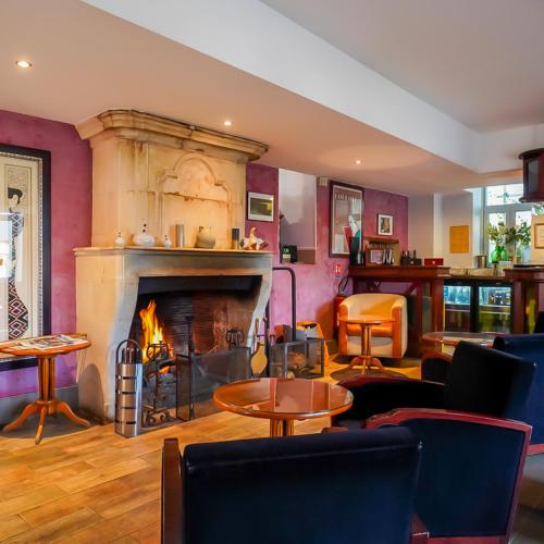 ห้องส่วนกลางสำหรับนั่งเล่น/ดูทีวี, Auberge du Manet in มอนติกนี่ เลอ เบรตันโน