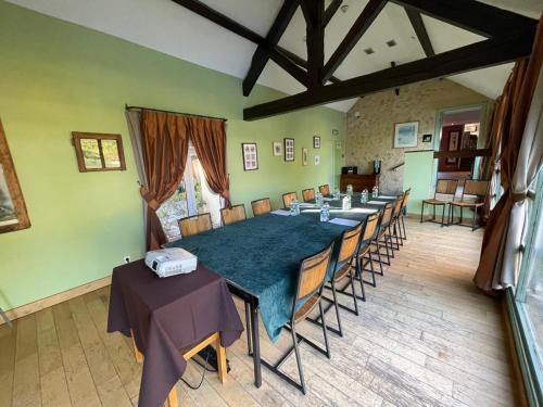 ศูนย์ธุรกิจ, Auberge du Manet in มอนติกนี่ เลอ เบรตันโน