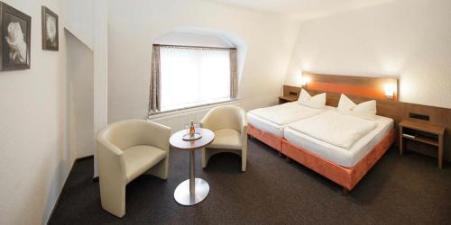 Hotel Gasthof Zur Post 44m von Am Dorfbrunnen entfernt