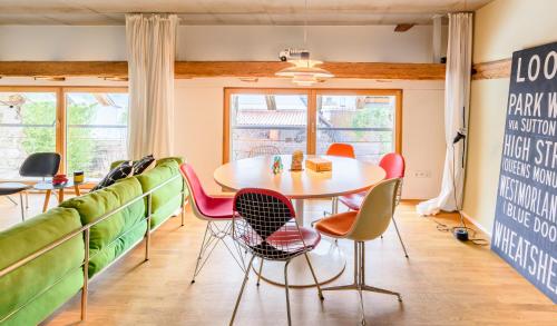 FRIZ Barn Lofts Stylische Ferienwohnungen Garten Parkplatz Zentral in Gundelfingen