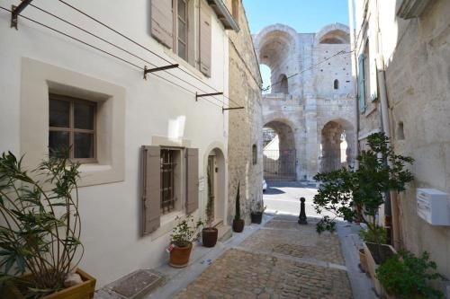 Charmante petite maison donnant sur les Arènes - Location saisonnière - Arles