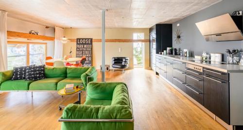 FRIZ Barn Lofts Stylische Ferienwohnungen Garten Parkplatz Zentral in Gundelfingen