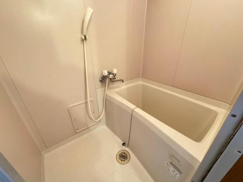 Standard Twin Room image 5